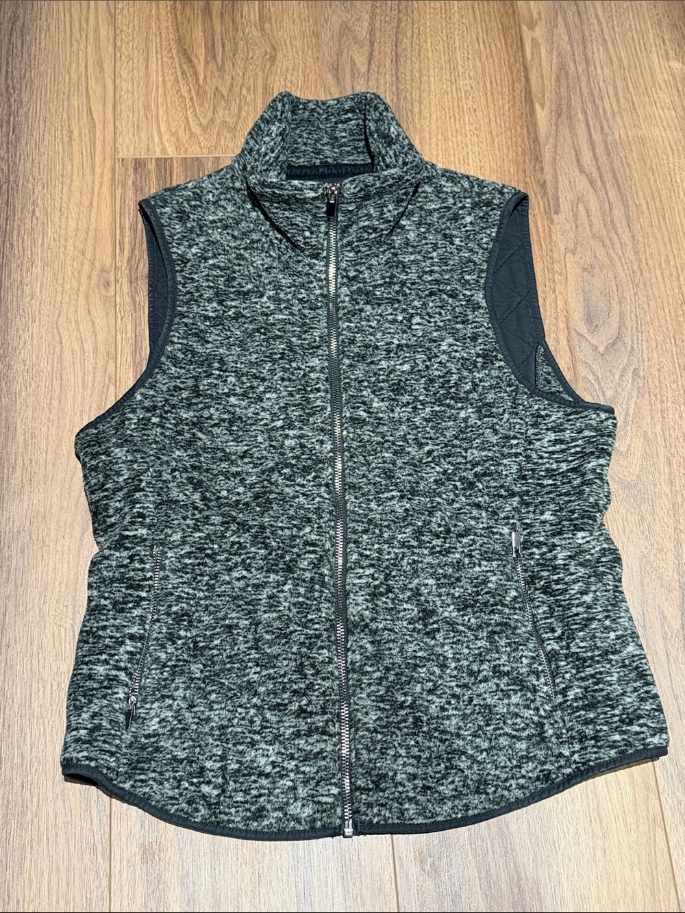 Abercrombie & Fitch Black and Gray Marled Quilted Sleeve Vest Size Medium